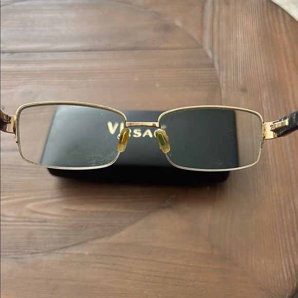 Versace Gold and Black Women's Glasses. Versace MOD. 1185B 1002 51□17 135. - Picture 9 of 10